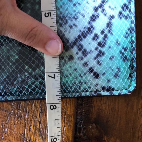 Aimee Kestenberg Green Snake Print Leather Clutch - Picture 12 of 12